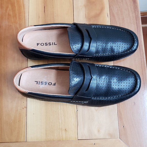 💥💥💥SOLD💥💥Authentic Fossil Perforated Loafers - Picture 2 of 8